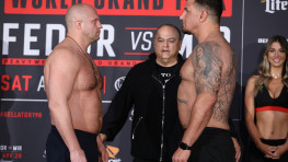 Фото: Взвешивание Федора Емельяненко и Фрэнка Мира