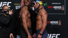 Фото: Взвешивание участников UFC 258