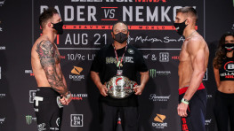 Фото: Взвешивание участников  Bellator 224