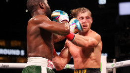 Фото: Флойд Мейвезер против Логана Пола