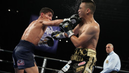 Муроджон Ахмадалиев досрочно победил Айзека Зарате