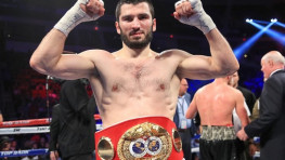 Артур Бетербиев проведет следующий бой против Мэна Фаньлуна