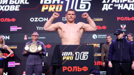 Артём Сусленков досрочно победил Артура Манна