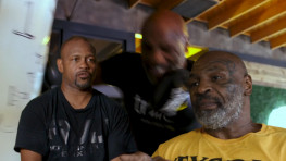 Видео: Тайсон-Джонс — Битва на передовой (часть 1)