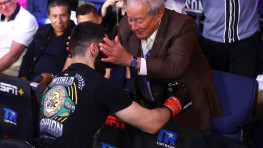 Промоутер Бетербиева подтвердил переговоры о бое с Ярдом