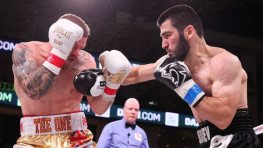 Тренер Бетербиева: Я посоветовал Артуру отложить бой со Смитом