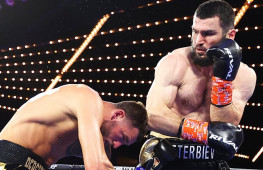 Артур Бетербиев нокаутировал Смита во втором раунде (видео)