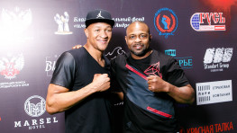 Кадр дня: Рой Джонс-младший и Айзек Чилемба в Геленджике