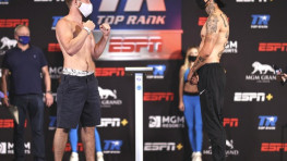 Видео дня: Обоюдный нокдаун в бою Кори Чемпиона и Питера Кортеса