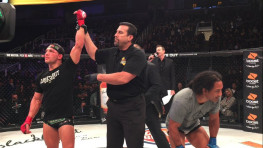 Майкл Чендлер победил Бена Хендерсона и сохранил пояс чемпиона