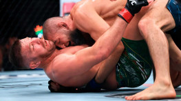 Тренер Дрикуса Дю Плесси объяснил причины поражения от Хамзата Чимаева: Мы не готовились бороться с одеялом