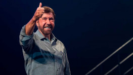 Чак Норрис попал в больницу на Гавайях