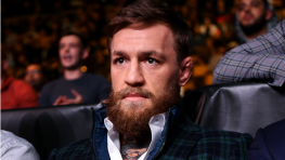 Макгрегор ударил дедулю, Джошуа хамит Льюису — старикам тут не место (видео)