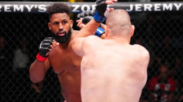 Кортес-Акоста бросил вызов Аспинэллу, победив после тычка в глаз