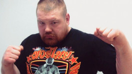 Вячеслав Дацик жестко ответил на комментарий Александра Емельяненко, упомянув его жену