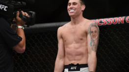 Даррен Тилл нокаутировал Дональда Серроне в первом раунде