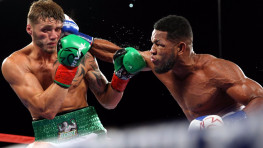 Салливан Баррера победил Джо Смита, побывав в нокдауне