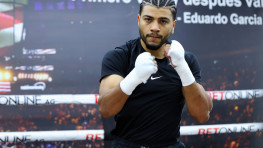 Рэймонд Мураталла защитил титул в бою с Энди Крусом