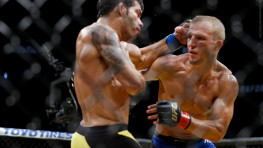 Видео поединка Ти Джей Диллашоу и Рафаэля Ассунсао