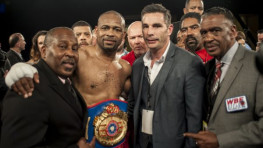 Кадр дня: Рой Джонс-младший после победы над Бобби Ганном