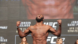 Джон Джонс на взвешивании пообещал показать завтра лучший бой в карьере (+Видео)