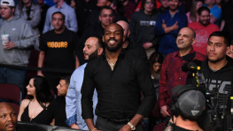 Джон Джонс поиздевался над ушедшим в нокаут Кори Андерсоном