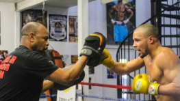 Кадр дня: Рой Джонс и Крис Юбанк-младший