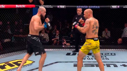 UFC Париж: Ринат Фахретдинов досрочно победил Андреаса Густафссона