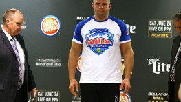 Митрион перевесил Емельяненко на девять килограммов (видео)