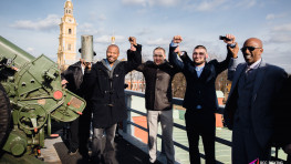 Бой Курбанов-Мозли ознаменовался выстрелом из пушки в Санкт-Петербурге