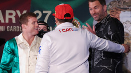 Кадр дня: Эдди Хирн в пижаме на взвешивании