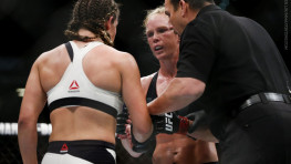 Холм: Бой с Тейт был более состязательным, чем у Диаса с Макгрегором, но матча-реванша мне не дали