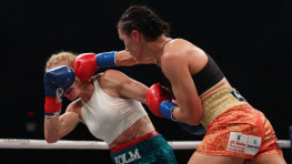 Холли Холм не сумела вернуть титул чемпионки мира по боксу