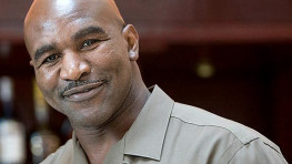 Эвандер Холифилд станет гостем боксерского шоу в Севастополе