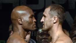 Фото: Взвешивание перед боем Хопкинс-Ковалев