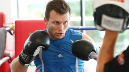 Тренер Хорна: Кроуфорд ошибся, выбрав более жесткие перчатки