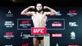 Взвешивание участников турнира UFC в Париже