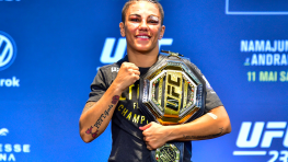 Чемпионку UFC Андраде ограбили в Бразилии, угрожая оружием