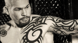 Денис Гольцов проведет защиту титула против Джона Хоука