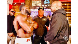 Кадр дня: Рой Джонс и бодибилдер NDO Champ