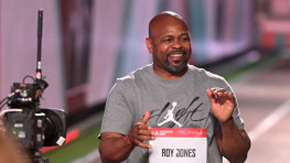 Рой Джонс оценил шансы Альвареса и Кроуфорда в преддверии поединка