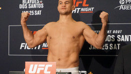 Фото: Взвешивание участников UFC Fight Night 166