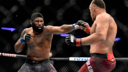 Соперник Волкова Кертис Блейдс обрушился критикой на UFC за низкие гонорары: Пытаешься помочиться на нас и назвать это дождем