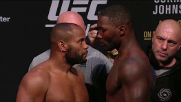 Дуэль взглядов бойцов UFC 210 на взвешивании