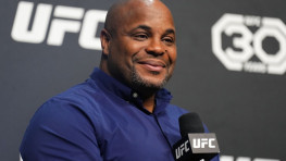 Даниэль Кормье: Как можно выиграть титул, стоя на одной ноге?