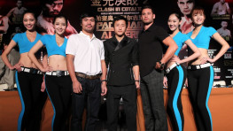 Кадр-дня: Пресс-конференция в Шанхае