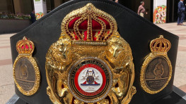 Кадр дня: суперпояс для победителя боя Ломаченко-Линарес