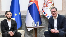 Ислам Махачев подарил чемпионские перчатки президенту Сербии