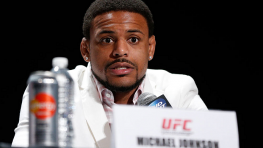 Майкл Джонсон: Недолго дос Аньосу владеть поясом чемпиона