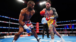 Мейвезер сообщил, что травмировал руку в бою с Чалмерсом